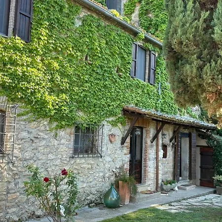 Casa vacanze Fiorire Casale Olistico Attigliano